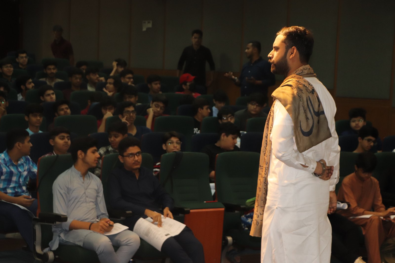 Jameel Ansari addressing students in a classroom session in Karachi